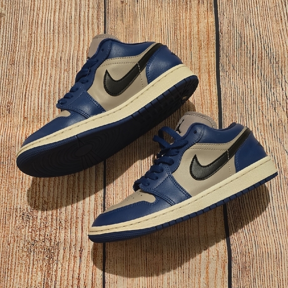 Nike Blue and Gray Sneakers Classic Low-Top Design - Picture 2 of 4